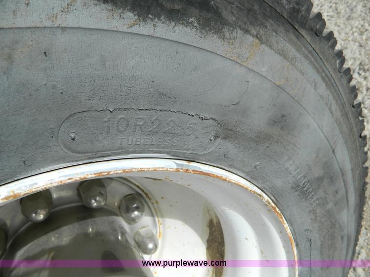 image for item G7503 1995 Freightliner FL60 semi truck