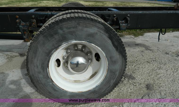 image for item G7503 1995 Freightliner FL60 semi truck