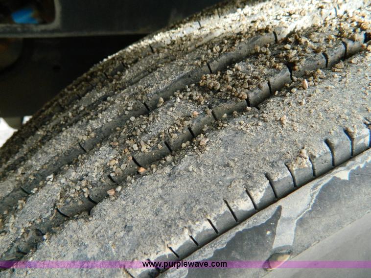 image for item G7503 1995 Freightliner FL60 semi truck