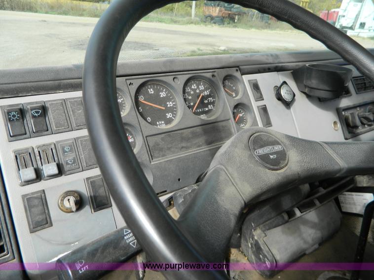 image for item G7503 1995 Freightliner FL60 semi truck