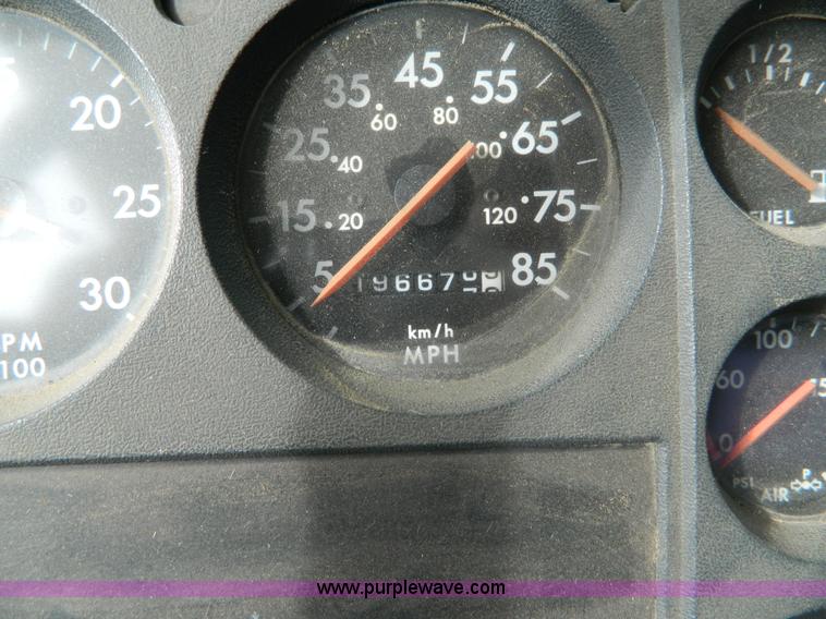 image for item G7503 1995 Freightliner FL60 semi truck