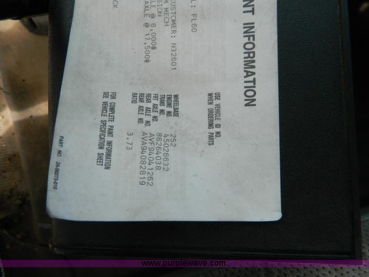 image for item G7503 1995 Freightliner FL60 semi truck