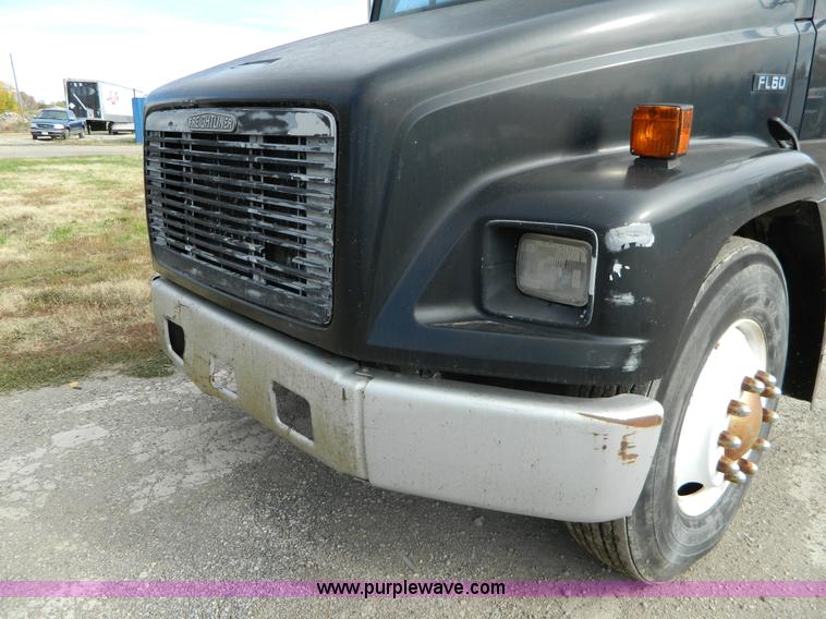 image for item G7503 1995 Freightliner FL60 semi truck