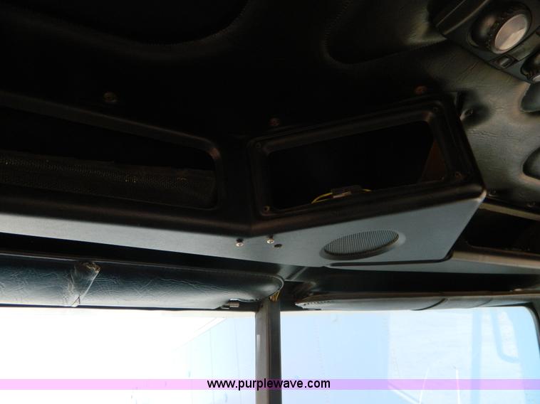 image for item G7549 2000 Freightliner FLD120 semi truck