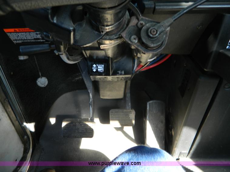 image for item G7549 2000 Freightliner FLD120 semi truck