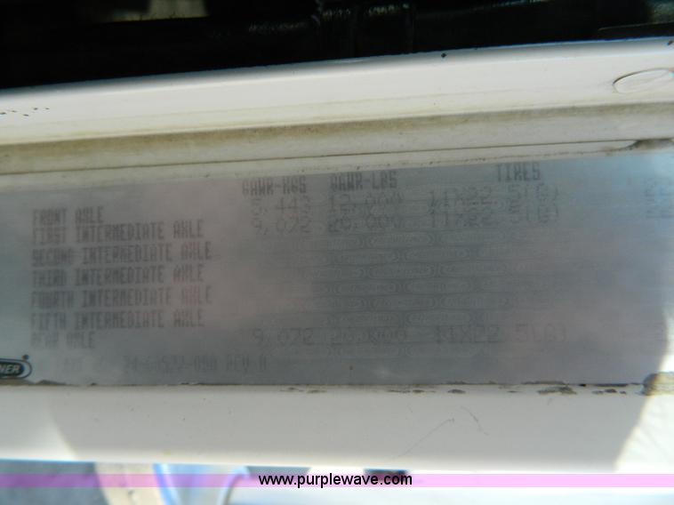 image for item G7549 2000 Freightliner FLD120 semi truck