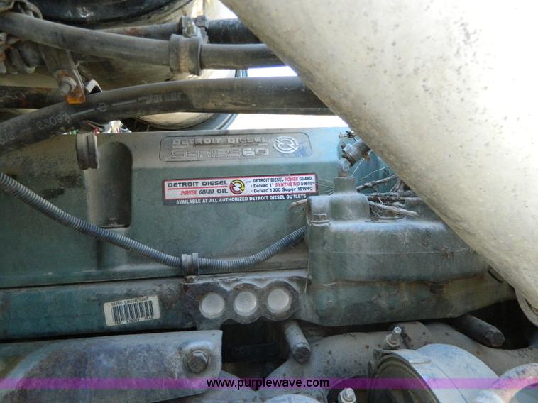 image for item G7549 2000 Freightliner FLD120 semi truck