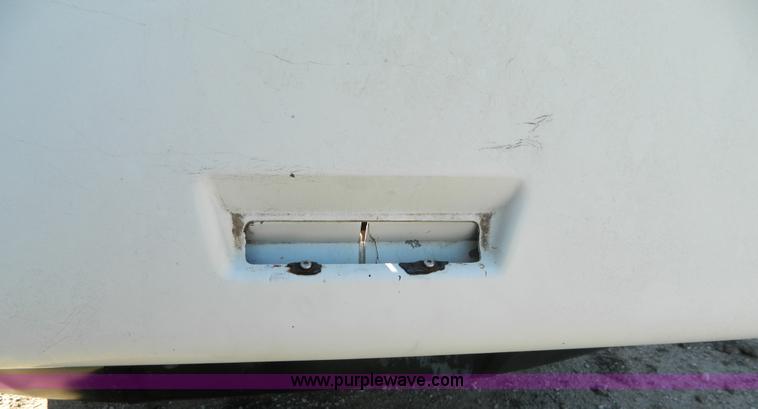 image for item G7549 2000 Freightliner FLD120 semi truck