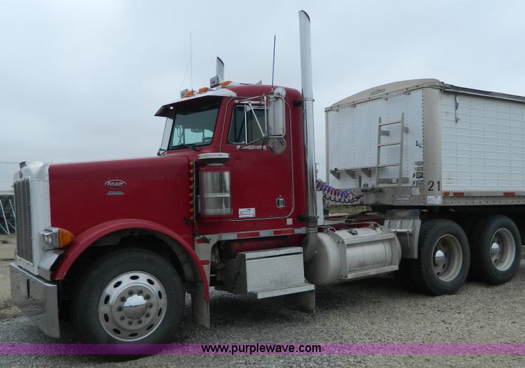 image for item G7557 1991 Peterbilt 379 Glider Kit semi truck