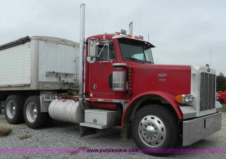 image for item G7557 1991 Peterbilt 379 Glider Kit semi truck