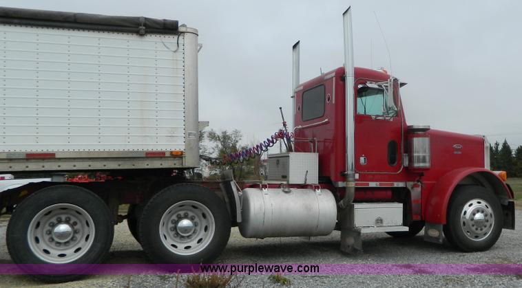 image for item G7557 1991 Peterbilt 379 Glider Kit semi truck