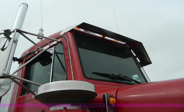 image for item G7557 1991 Peterbilt 379 Glider Kit semi truck