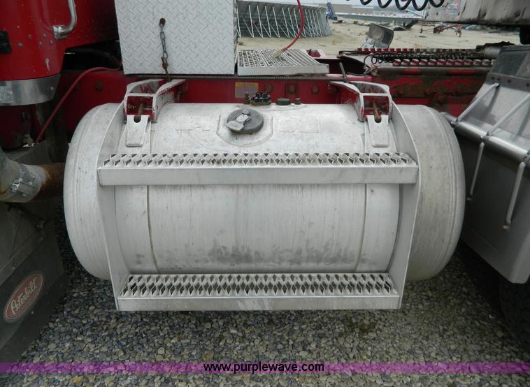 image for item G7557 1991 Peterbilt 379 Glider Kit semi truck