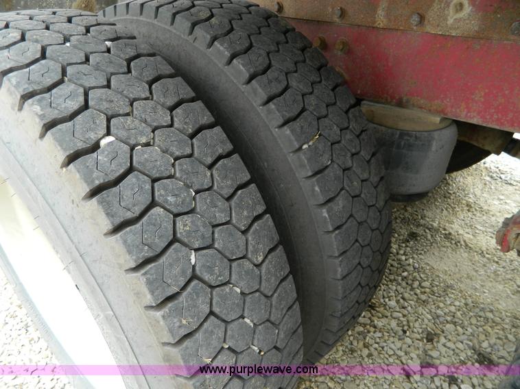 image for item G7557 1991 Peterbilt 379 Glider Kit semi truck