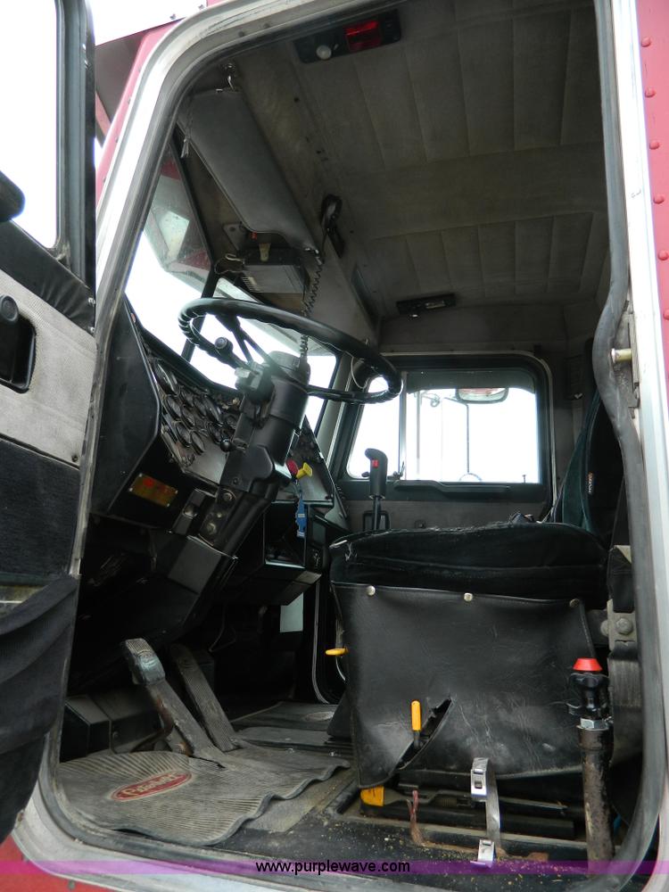 image for item G7557 1991 Peterbilt 379 Glider Kit semi truck