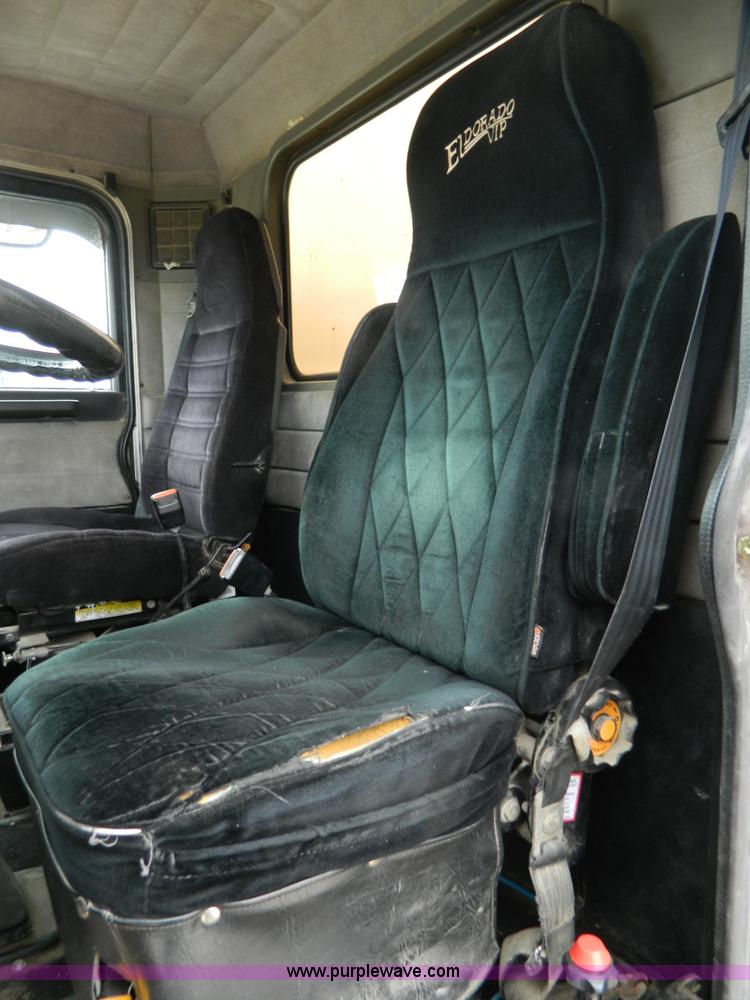 image for item G7557 1991 Peterbilt 379 Glider Kit semi truck