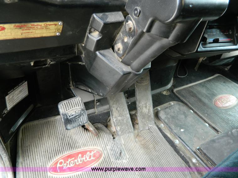 image for item G7557 1991 Peterbilt 379 Glider Kit semi truck