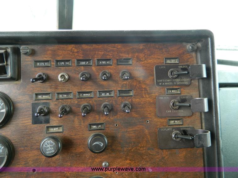 image for item G7557 1991 Peterbilt 379 Glider Kit semi truck