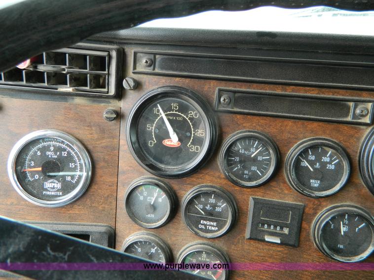 image for item G7557 1991 Peterbilt 379 Glider Kit semi truck