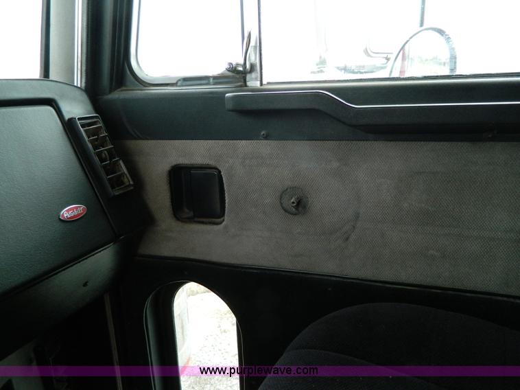 image for item G7557 1991 Peterbilt 379 Glider Kit semi truck