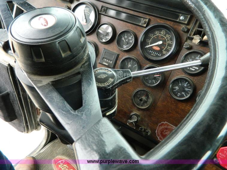 image for item G7557 1991 Peterbilt 379 Glider Kit semi truck