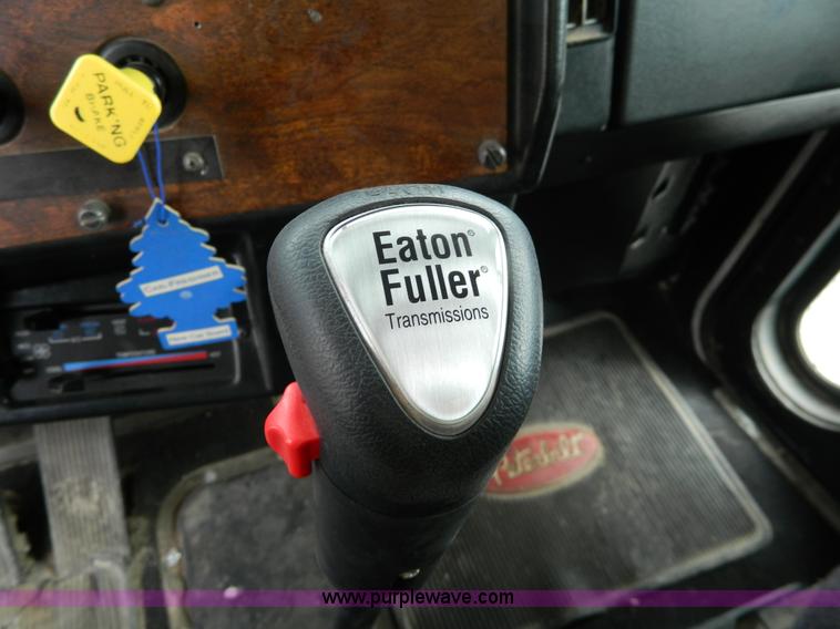 image for item G7557 1991 Peterbilt 379 Glider Kit semi truck