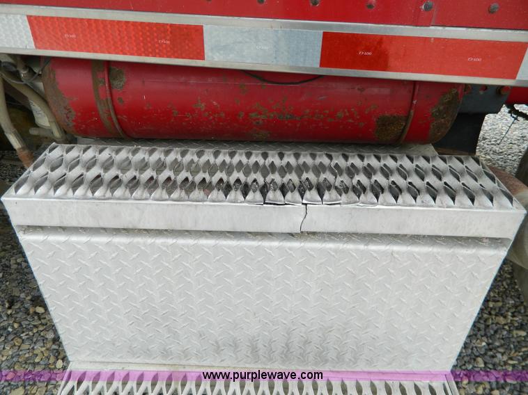 image for item G7557 1991 Peterbilt 379 Glider Kit semi truck