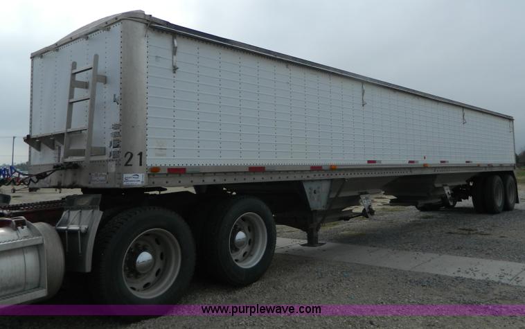 image for item G7558 1993 Wilson Pace Setter grain trailer