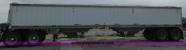 image for item G7558 1993 Wilson Pace Setter grain trailer