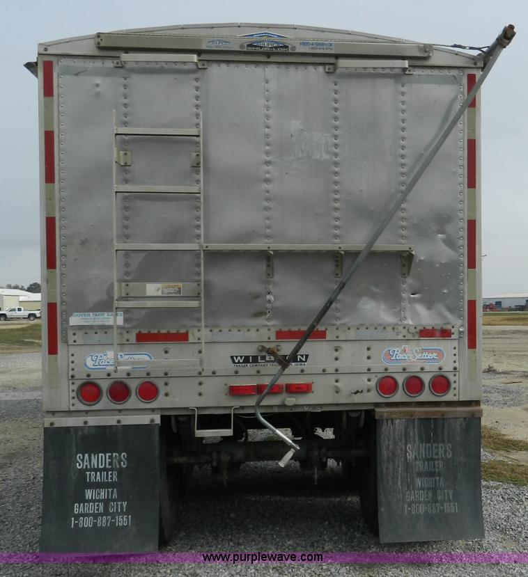 image for item G7558 1993 Wilson Pace Setter grain trailer