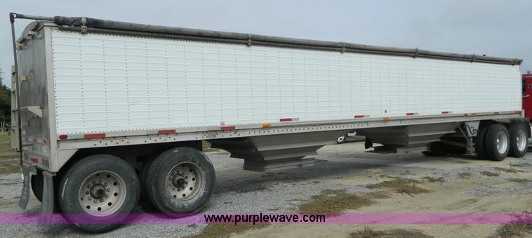 image for item G7558 1993 Wilson Pace Setter grain trailer