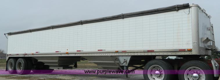 image for item G7558 1993 Wilson Pace Setter grain trailer