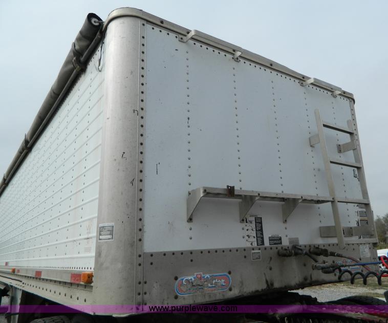 image for item G7558 1993 Wilson Pace Setter grain trailer