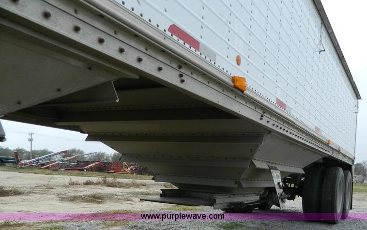 image for item G7558 1993 Wilson Pace Setter grain trailer