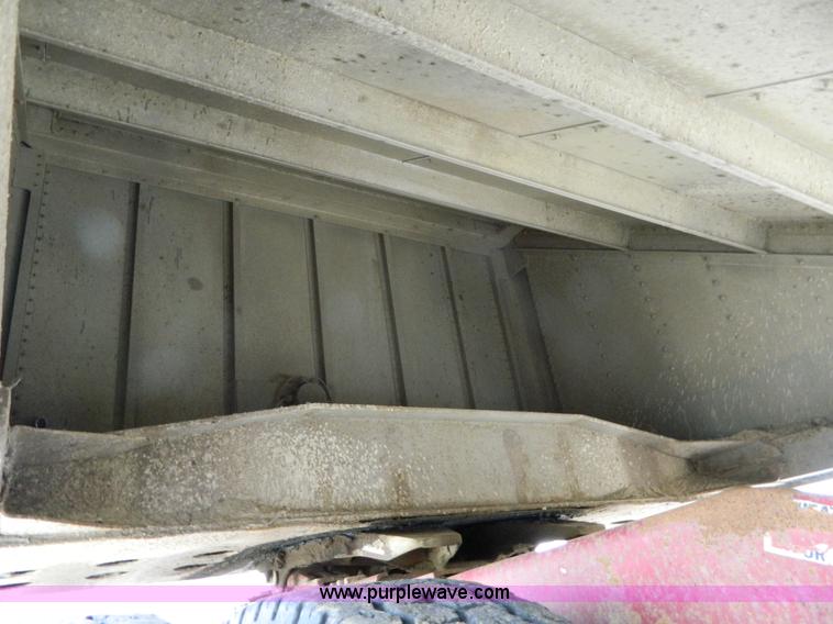 image for item G7558 1993 Wilson Pace Setter grain trailer