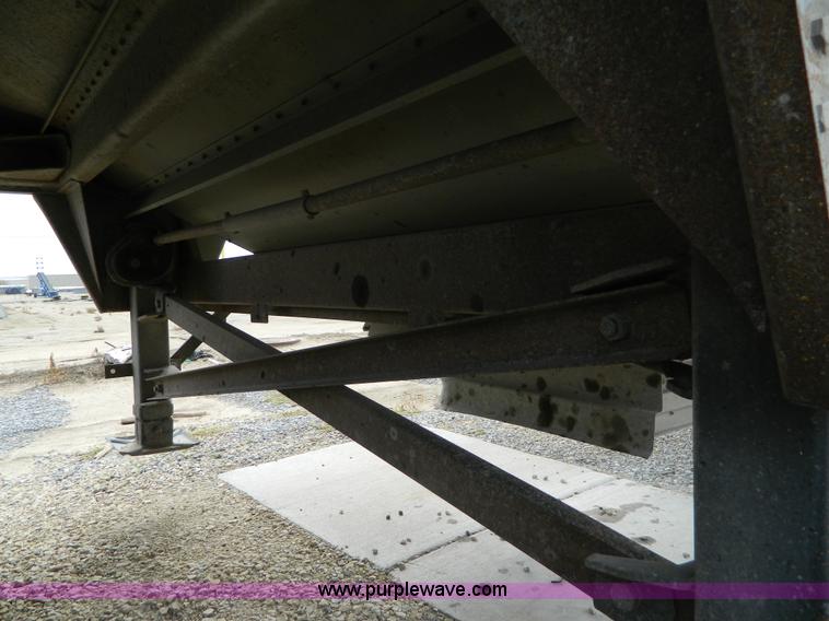 image for item G7558 1993 Wilson Pace Setter grain trailer