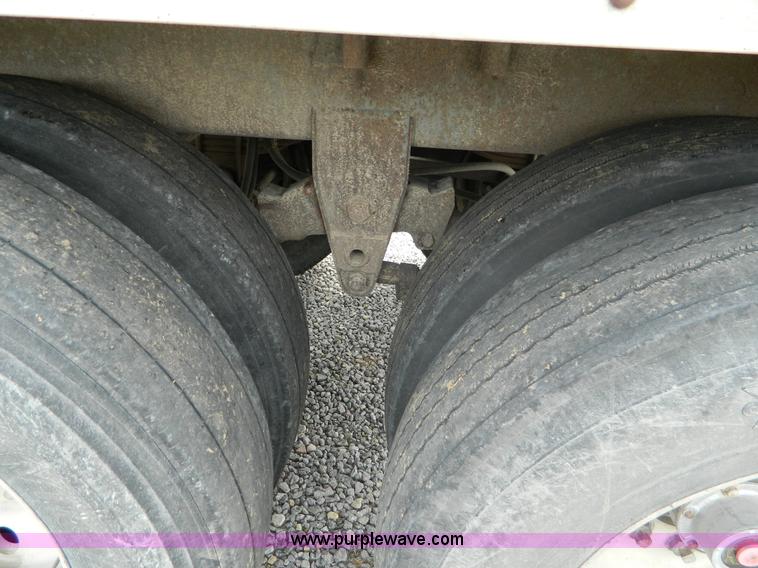 image for item G7558 1993 Wilson Pace Setter grain trailer