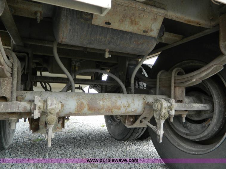 image for item G7558 1993 Wilson Pace Setter grain trailer