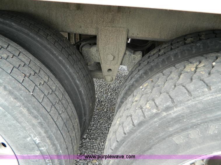 image for item G7558 1993 Wilson Pace Setter grain trailer