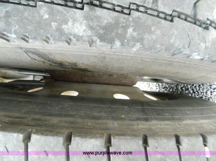 image for item G7558 1993 Wilson Pace Setter grain trailer