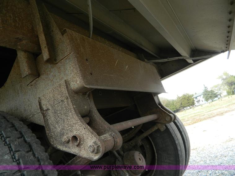 image for item G7558 1993 Wilson Pace Setter grain trailer