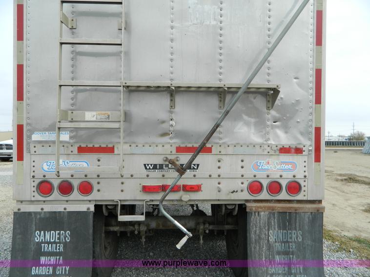 image for item G7558 1993 Wilson Pace Setter grain trailer