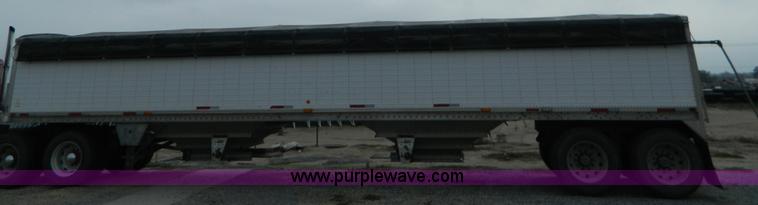 image for item G7558 1993 Wilson Pace Setter grain trailer