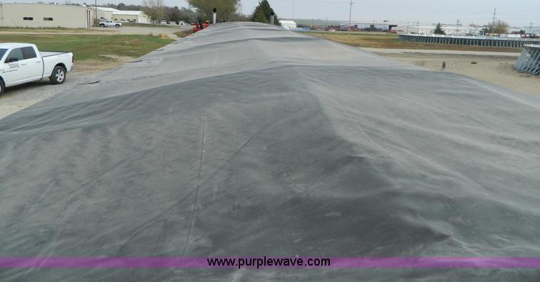 image for item G7558 1993 Wilson Pace Setter grain trailer