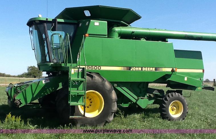 image for item B1499 1994 John Deere 9600 combine