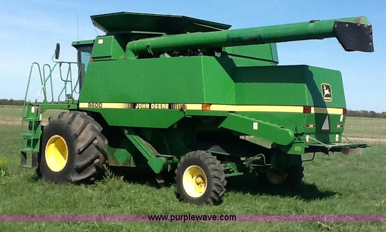 image for item B1499 1994 John Deere 9600 combine
