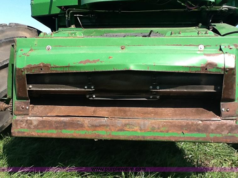 image for item B1499 1994 John Deere 9600 combine