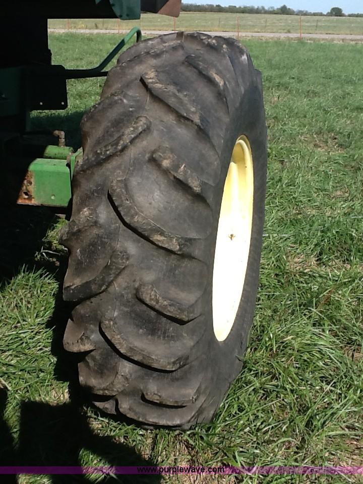 image for item B1499 1994 John Deere 9600 combine