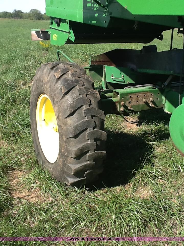 image for item B1499 1994 John Deere 9600 combine