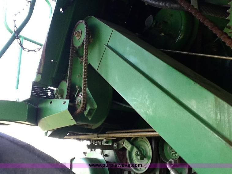 image for item B1499 1994 John Deere 9600 combine